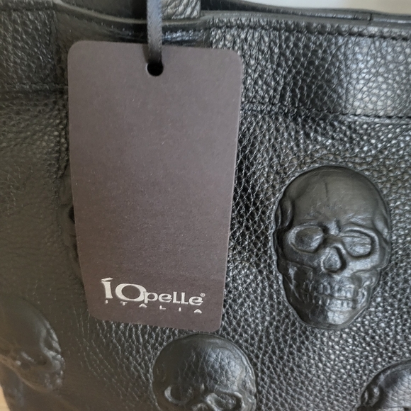 IOpelle Italia Black Skull Embossed Tote Bag - Picture 4 of 16